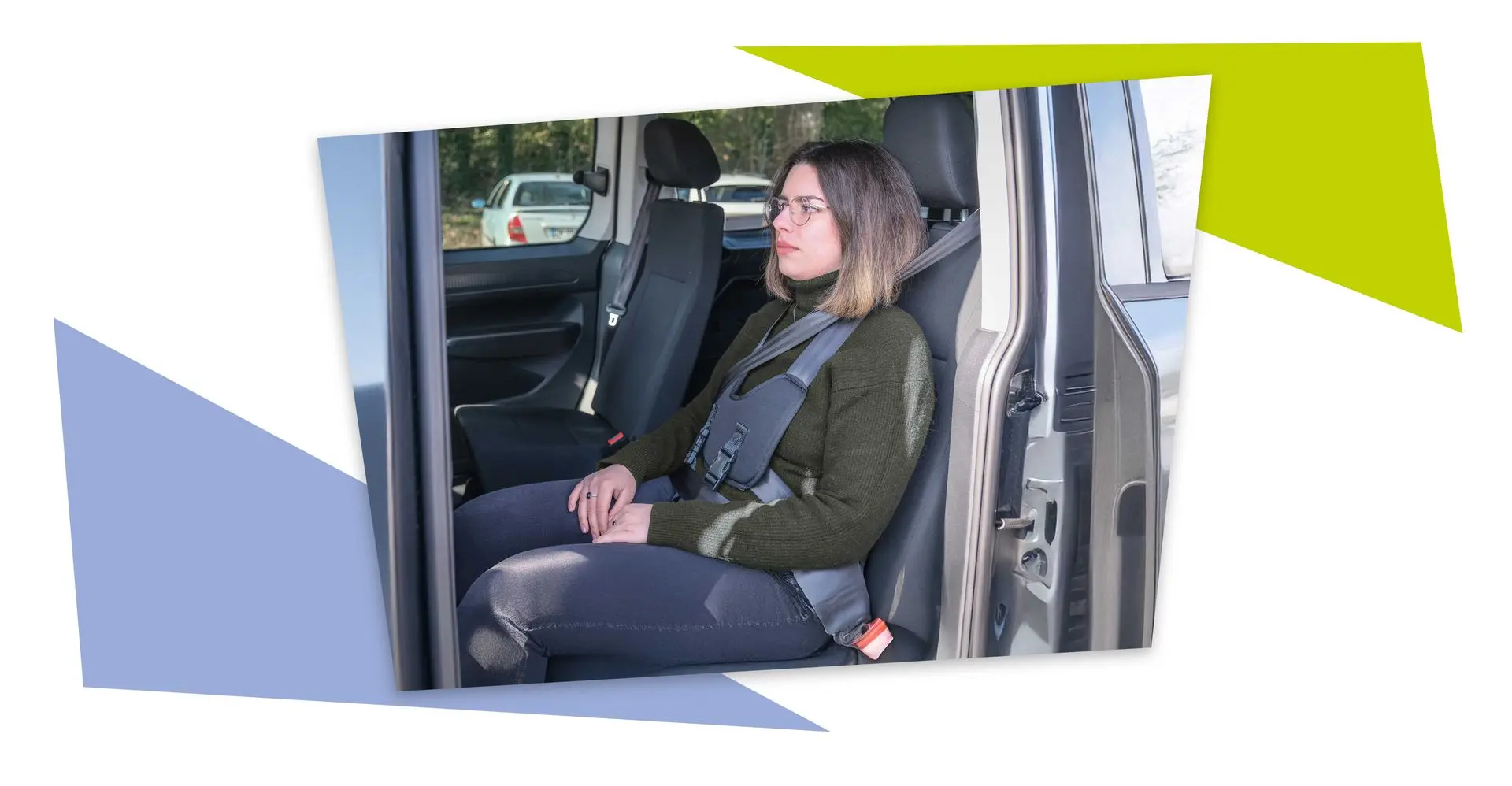Le harnais H'Veste assure un bon maintien du tronc en voiture Le harnais H'Veste assure un bon maintien du tronc en voiture