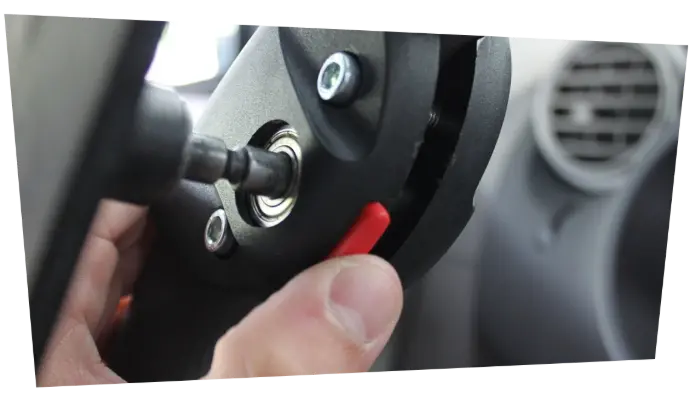 La fourche au volant 3 branches amovible est à destination des personnes souffrant de problèmes de préhension au niveau des mains La fourche au volant 3 branches amovible est à destination des personnes souffrant de problèmes de préhension au niveau des mains