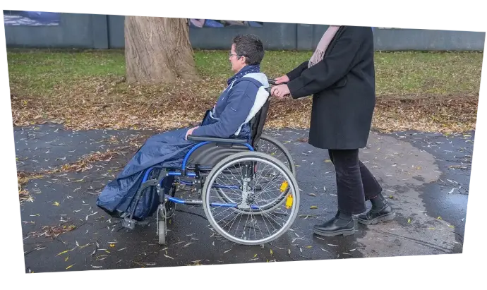 La couverture pour fauteuil roulant permet de garder le bas du corps au chaud
