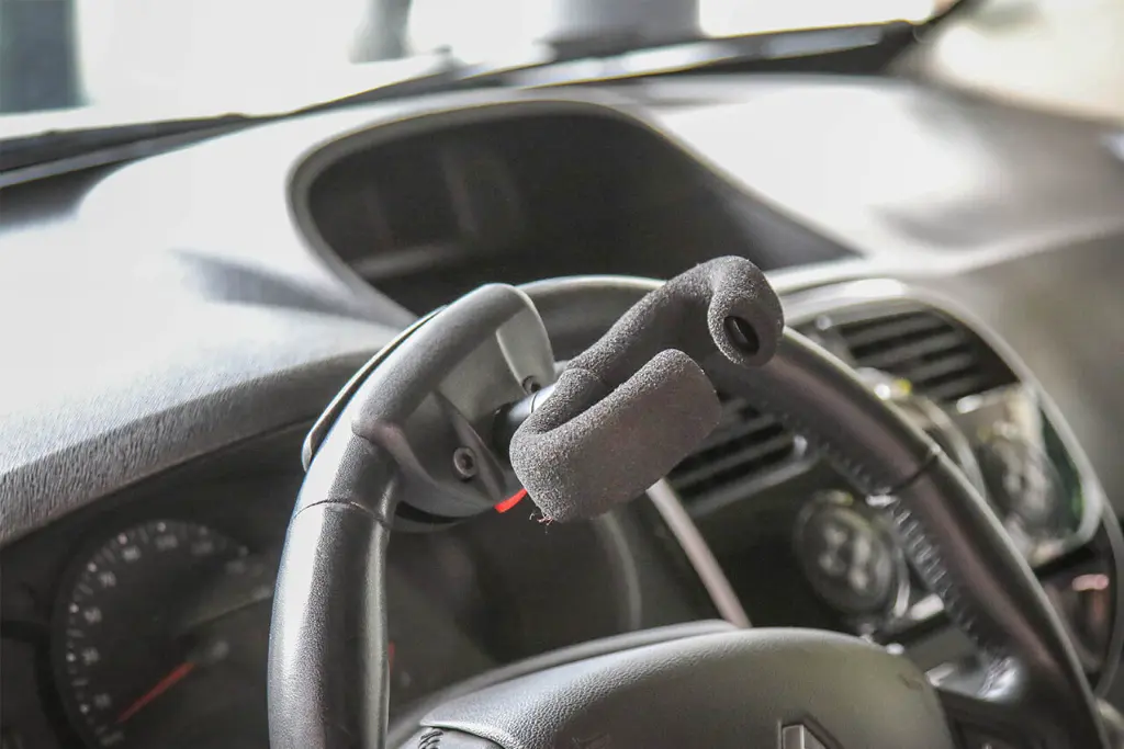 poignee_aide_conduire_amovible_volant-(2).webp