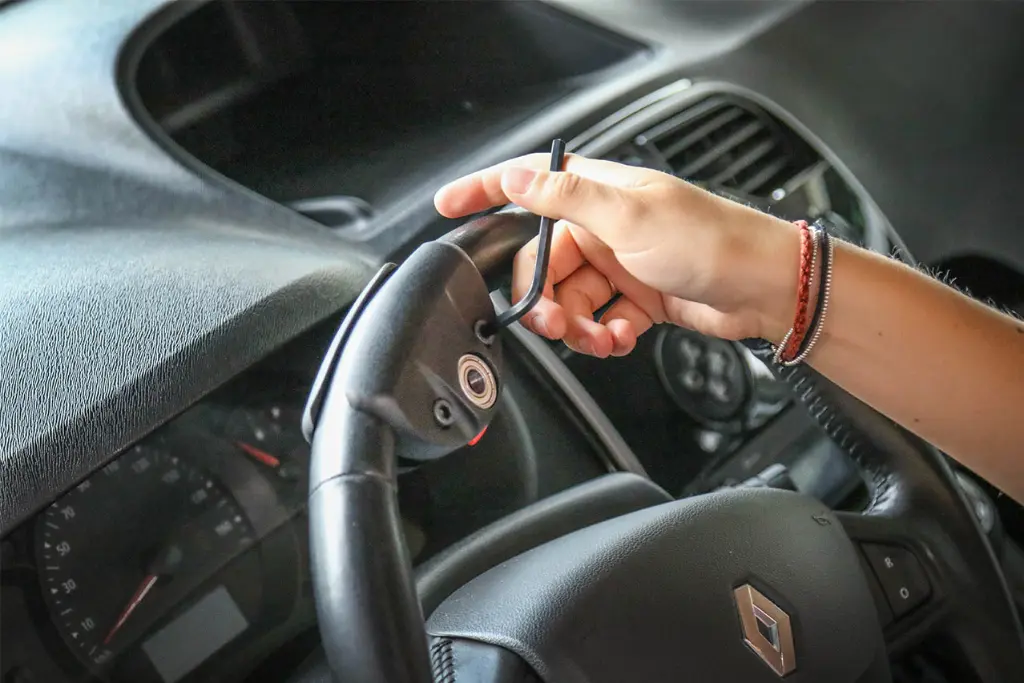 poignee_aide_conduire_amovible_volant-(12).webp