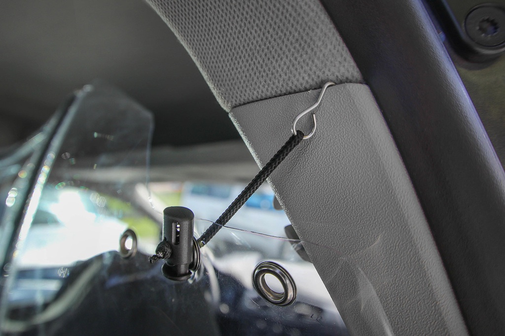Paroi de protection souple pour voiture