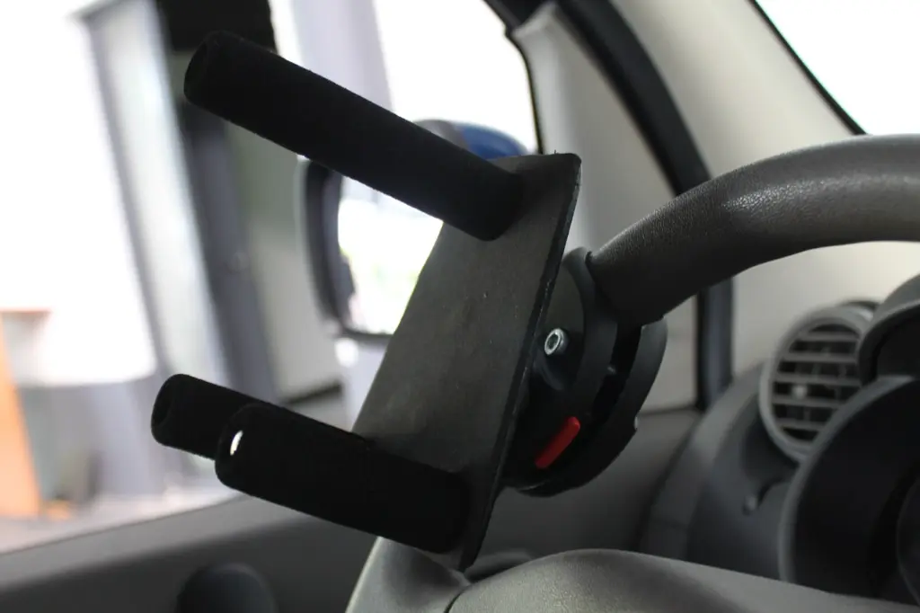 Fourche_au_volant_3_branches_alfred_04.webp