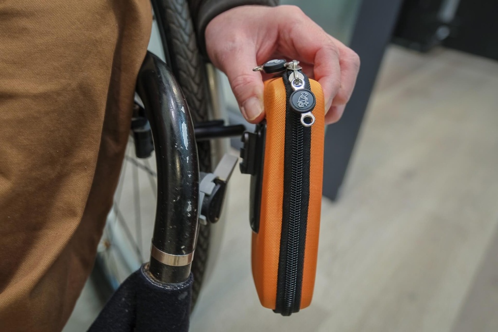 Pochette de téléphone portable pour fauteuil roulant