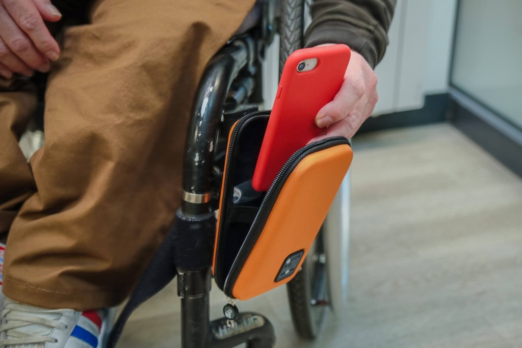 Pochette de téléphone portable pour fauteuil roulant