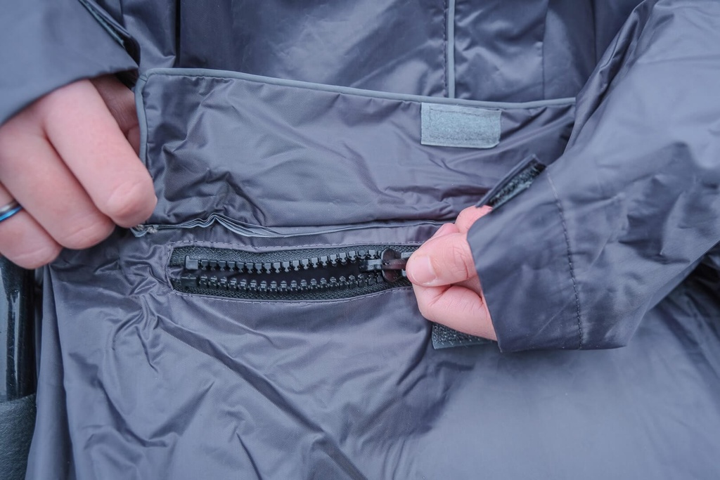 Vêtement de pluie avec manches pour fauteuil roulant