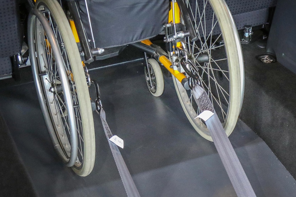 Anneaux d'arrimage pour fauteuil roulant