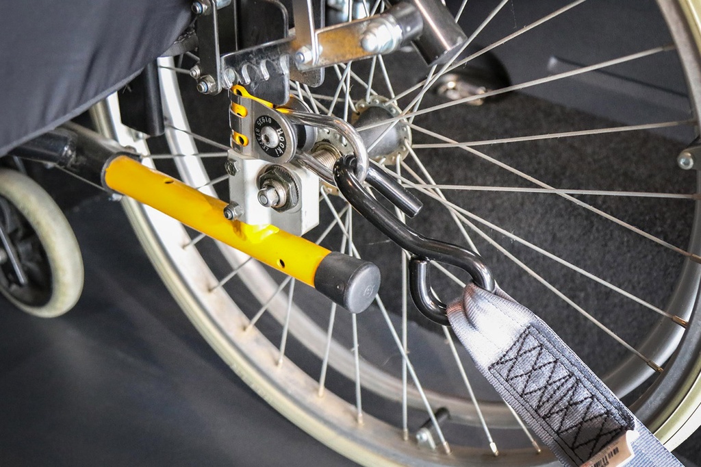 Anneaux d'arrimage pour fauteuil roulant